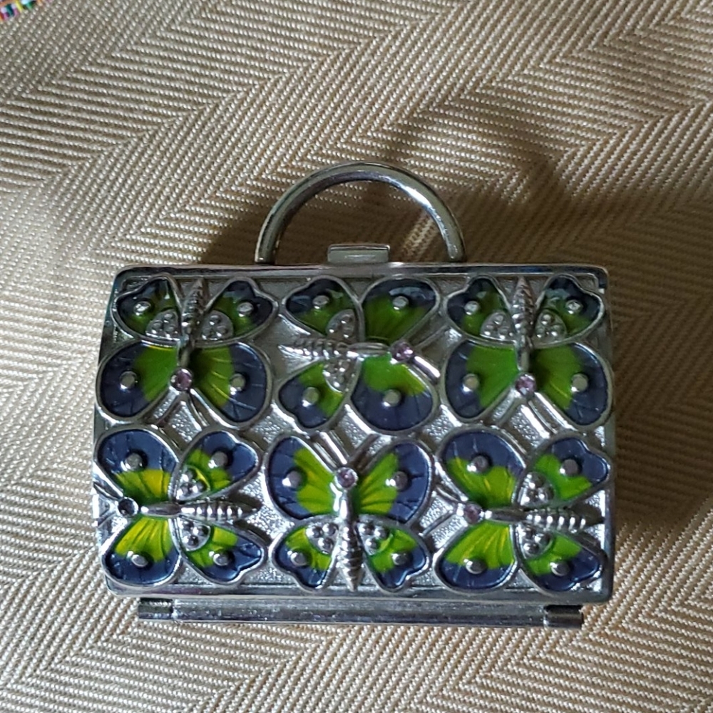 COLLECTORS ITEM.  JUDITH LEIBER PURSE.